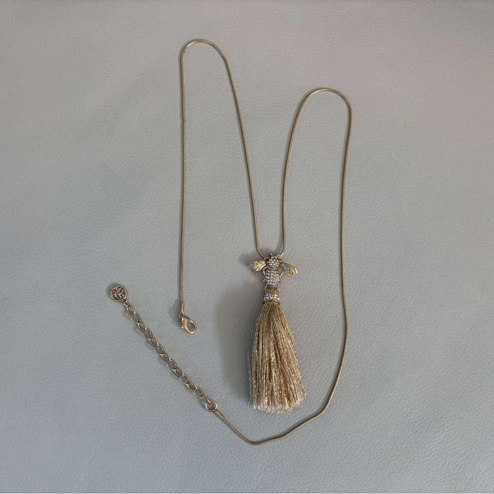 Lilly Pulitzer Bee Tassel Necklace. - Picture 3 of 7